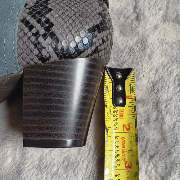 Vionic Naomi Gray Suede Ankle Snake Print Heeled Boots Zip Womens 7 Wide NWB - Picture 8 of 9